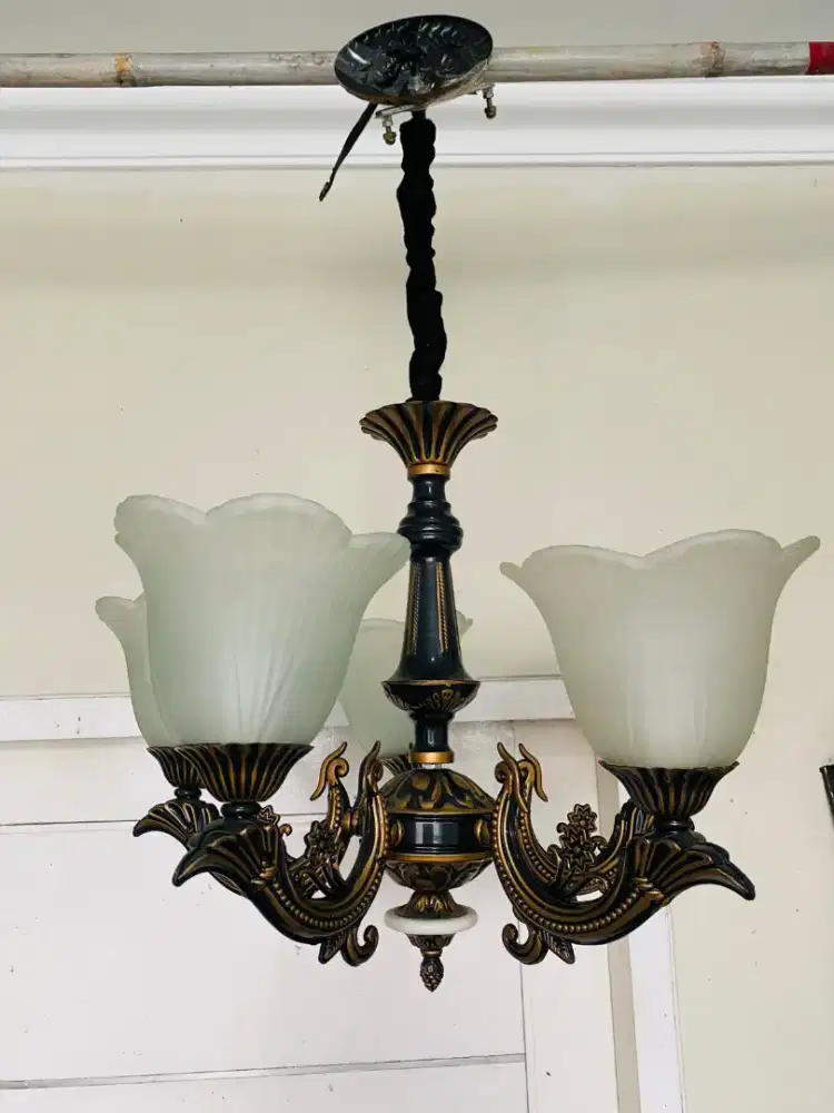 LAMPU HIAS GANTUNG KLASIS