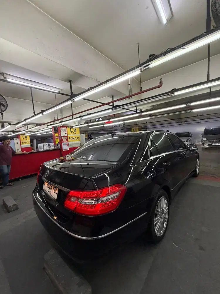 Mercedes-Benz E300 2010 Bensin