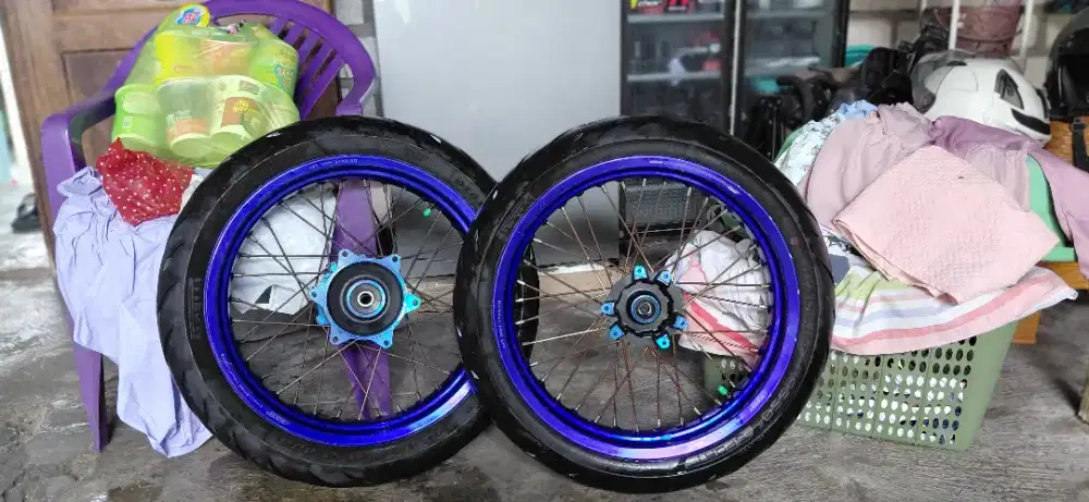 Jual set ban supermoto Ring 17 300/350 Full SCARLET !!! , nego