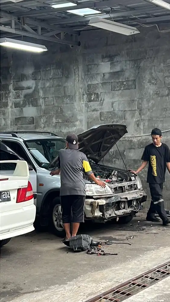 Lowongan pekerjaan Helper Bengkel Mobil