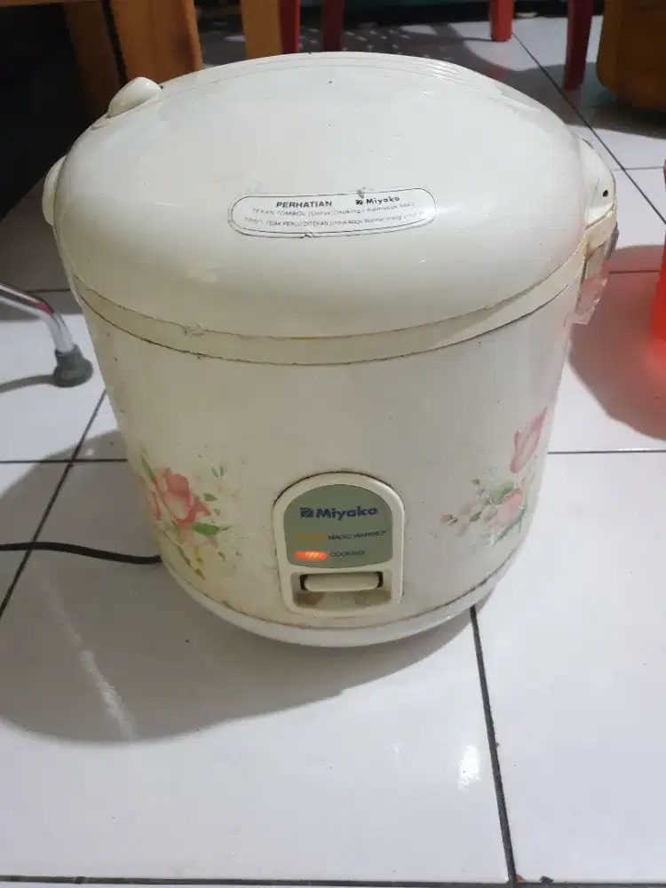 Di Jual Rice Cooker Merk Miyako 1,8 Liter