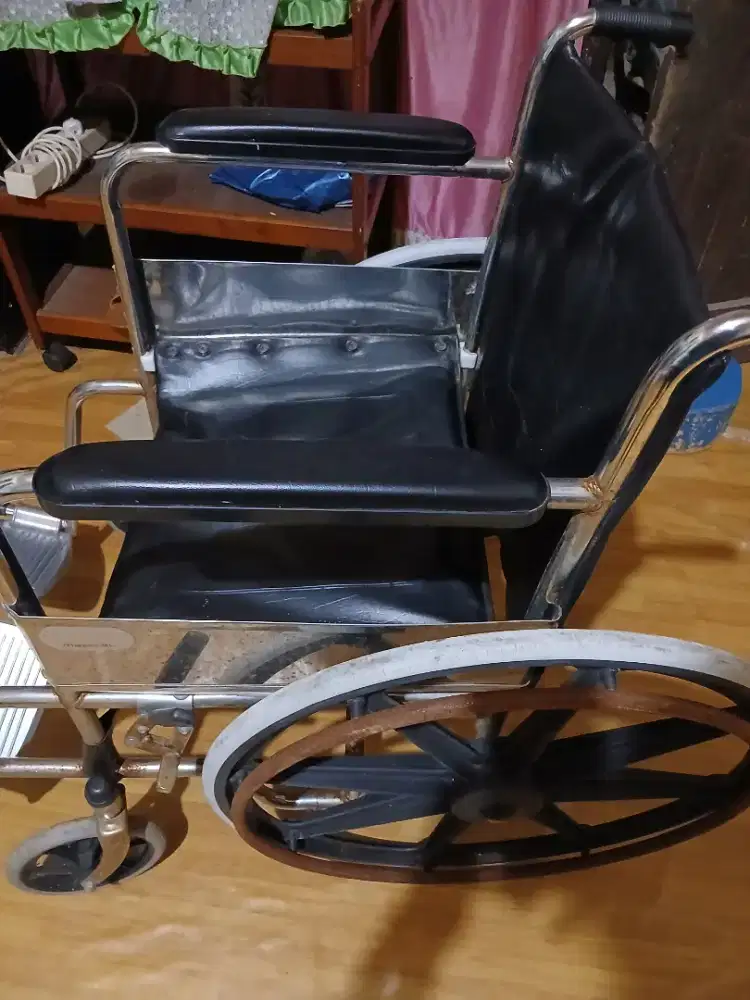 Kursi Roda orang sakit