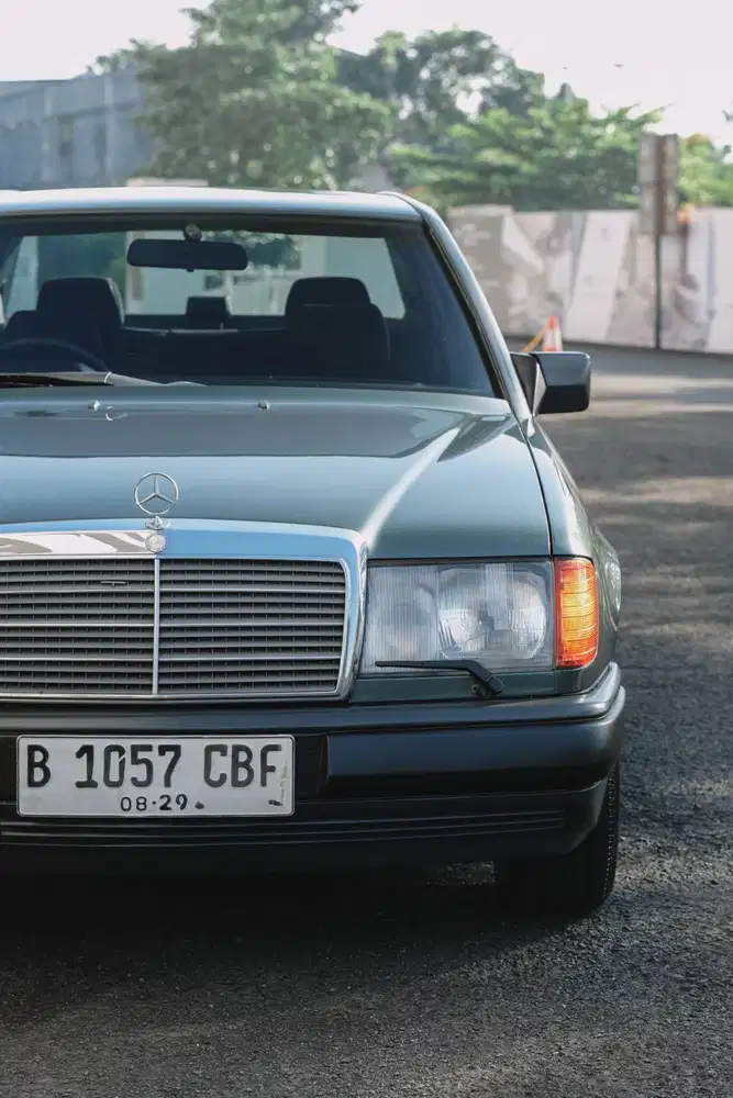 MERCEDES BENZ W124 300E SPC AT 1990 PINE GREEN LIS BECAK