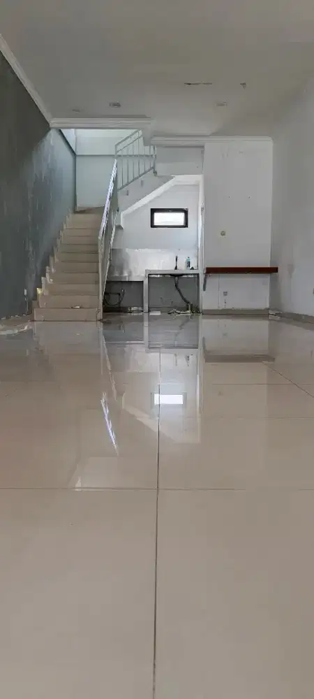 Disewakan Ruko 2,5 lantai depan RS Nusantara Mustika Jaya