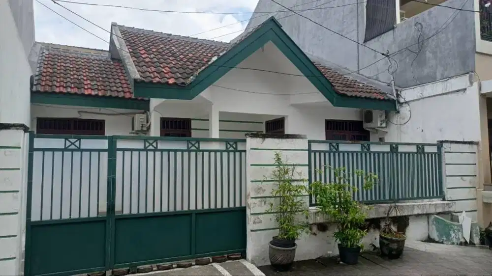 Rumah Nyaman Wiyung Indah Surabaya Barat - Dimensi Lebar Depan 8m!