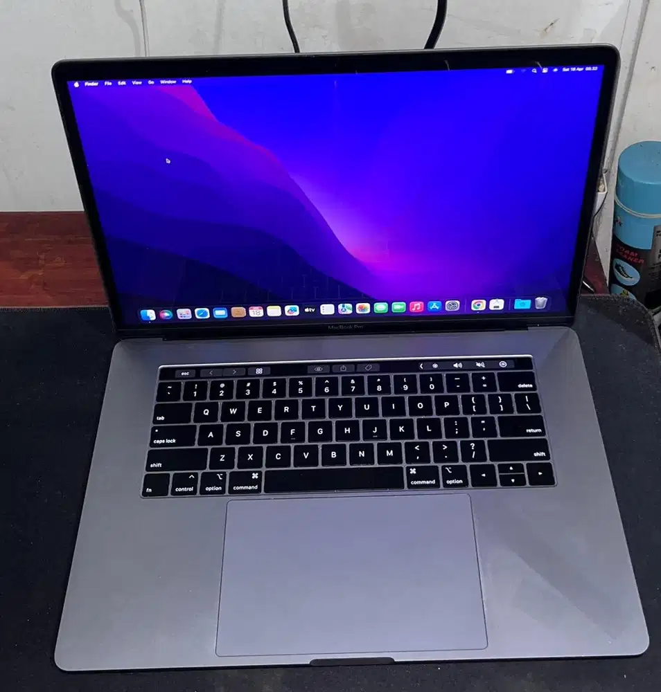 Macbook Pro 2019 core i7 15 inch