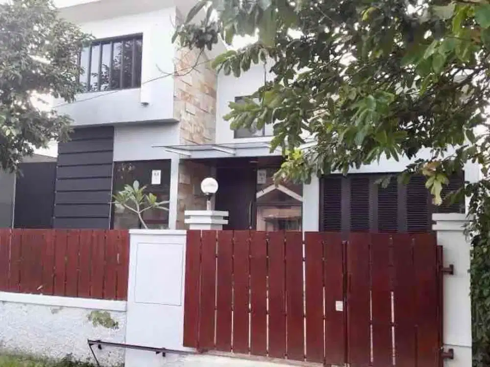 Rumah 1 Lantai Dengan Taman Yang Luas di Kencana Loka BSD