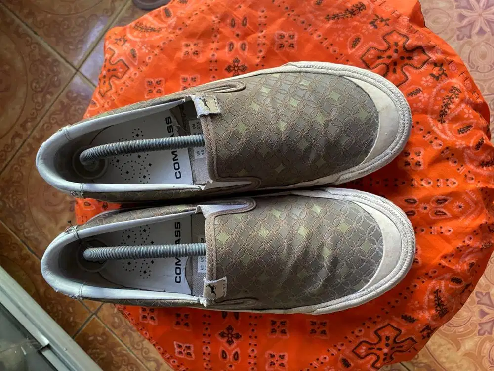 Sepatu Slip On Compass Kawung