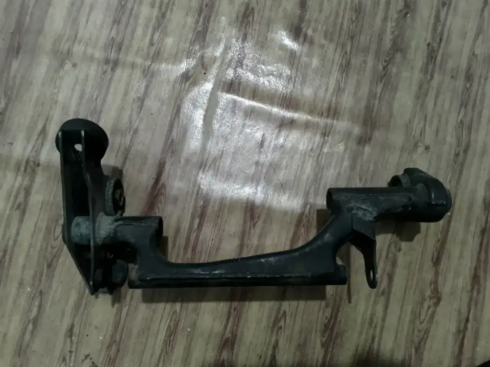 Monting standar adv160