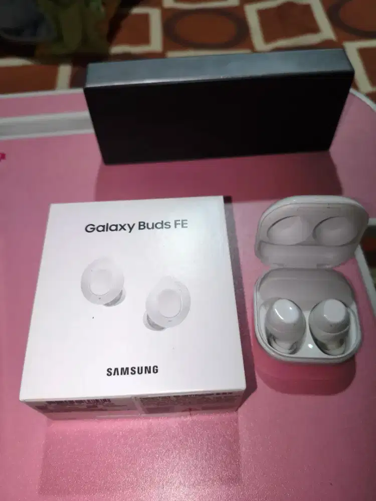 Galaxy buds FE like new orisiniL