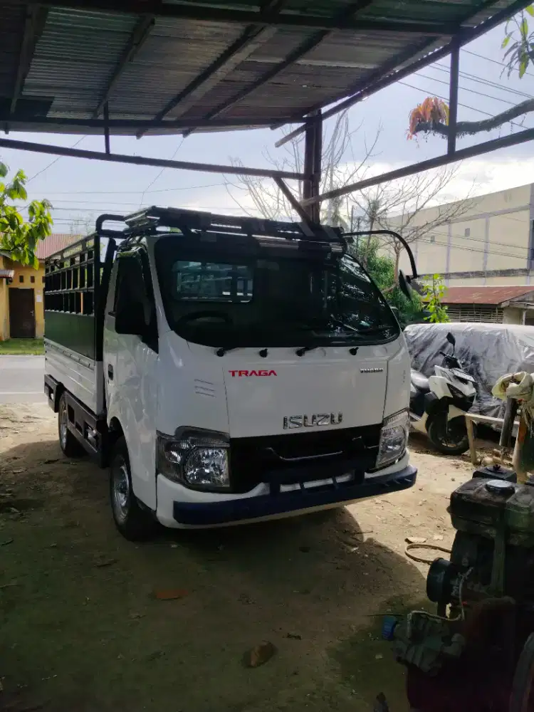 Mobil thn pembuatan 2021 Isuzu traga Mobil siap kerja tampa modifikasi
