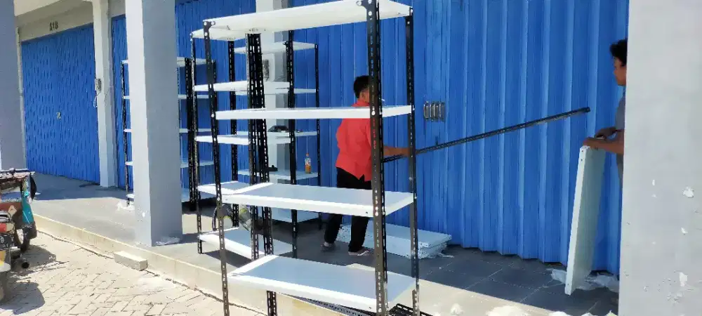 Rak besi siku lubang