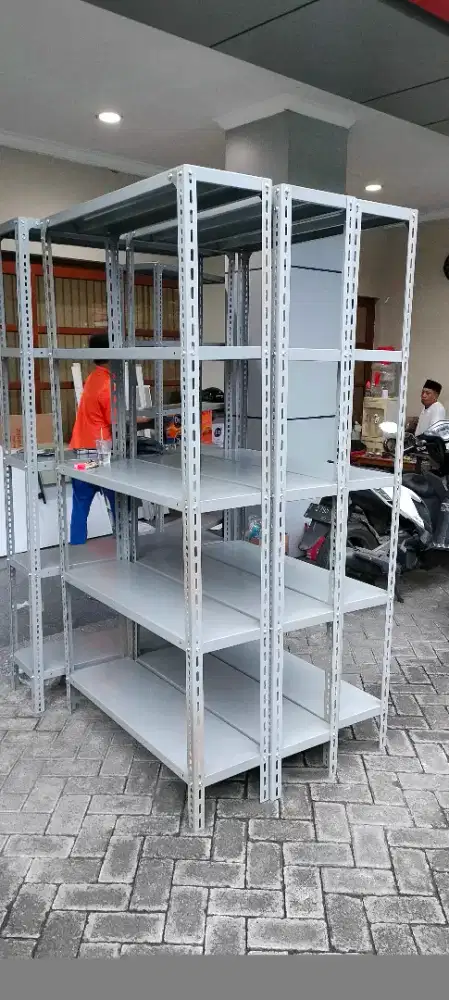 Rak besi Surabaya ramping