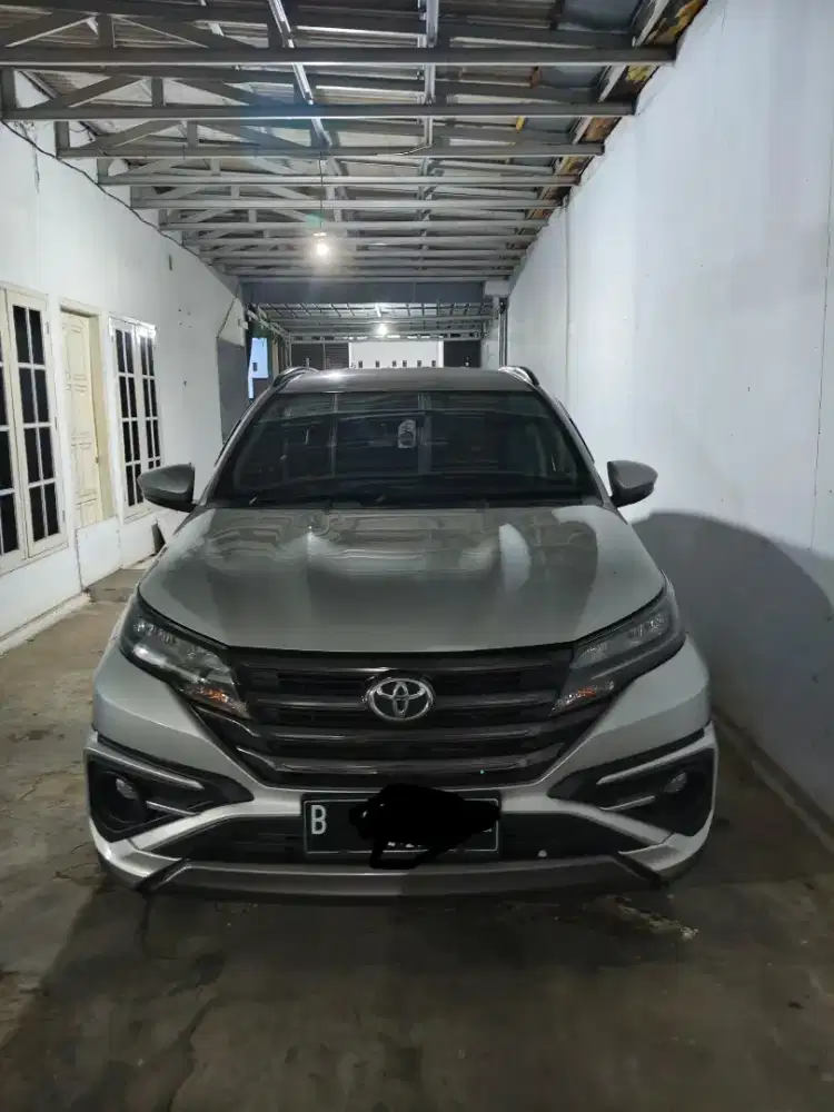 Toyota rush 1.5 AT GR sport abu abu