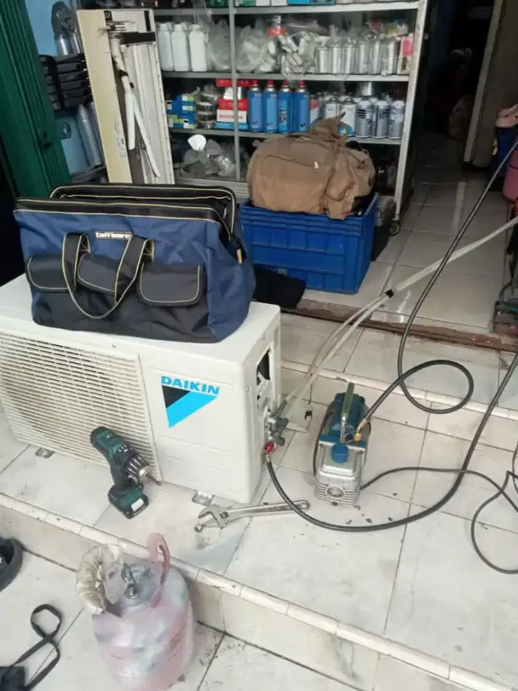 Terima servic AC, cuci AC, isi freon AC, bongkar pasang AC, dll
