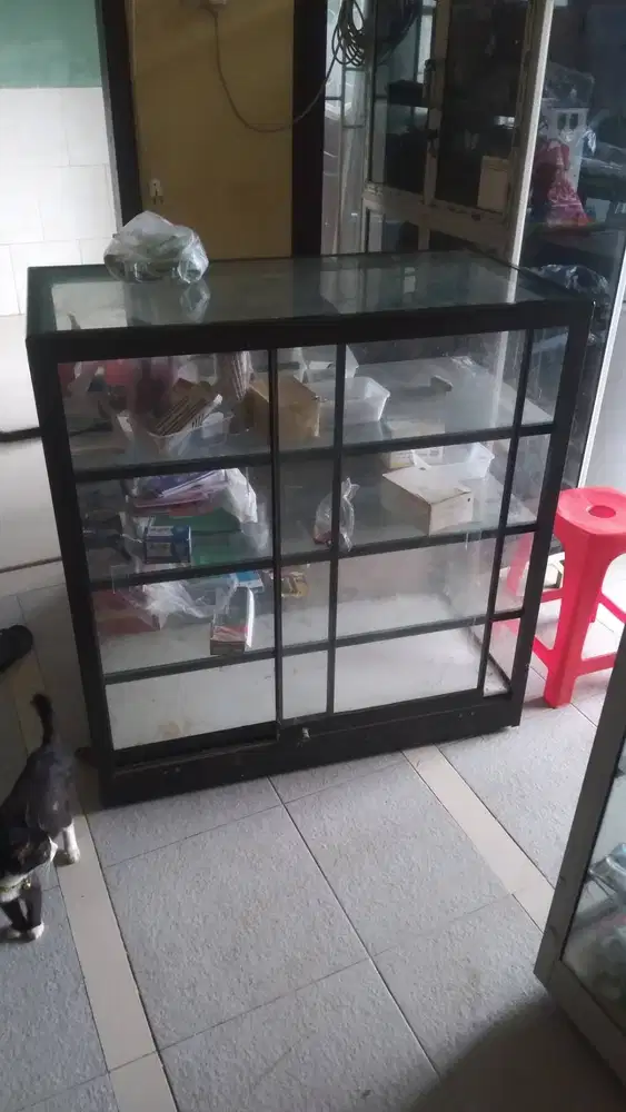 Jual etalase, BU