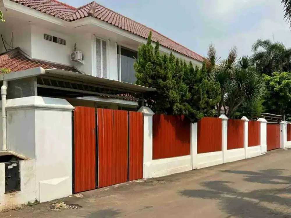 RUMAH DENGAN PRIVATE POOL DI PERMATA HIJAU II JAKARTA SELATAN