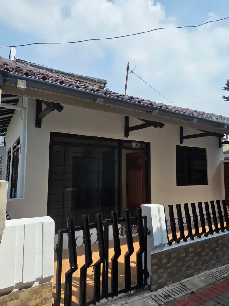 Rumah 2 Lantai, Baru Renovasi, Cocok utk Tempat tinggal/ Kosan