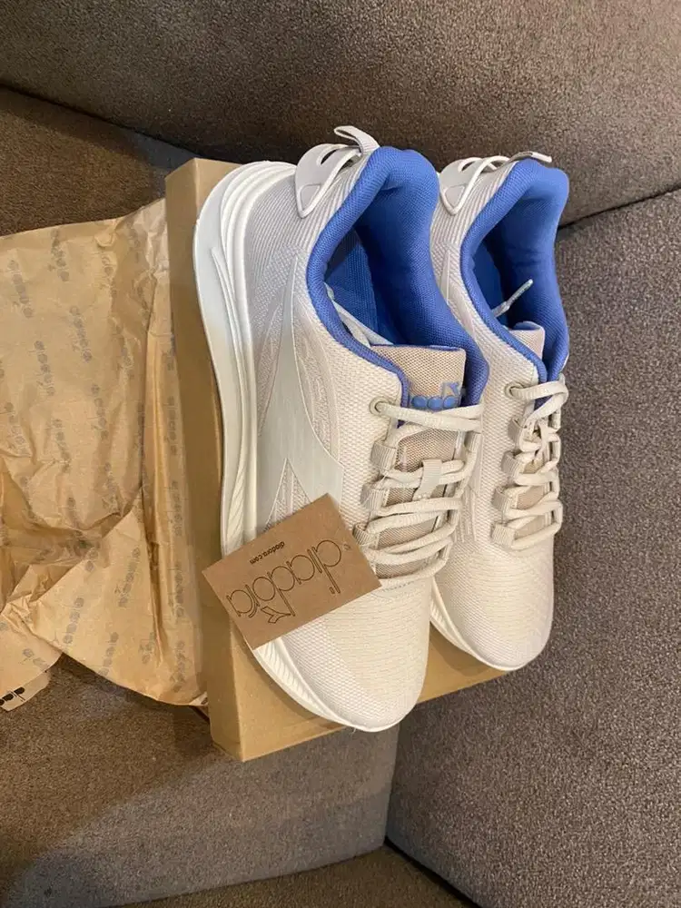 Sepatu casual diadora size 44 nego jual murah kebesaran