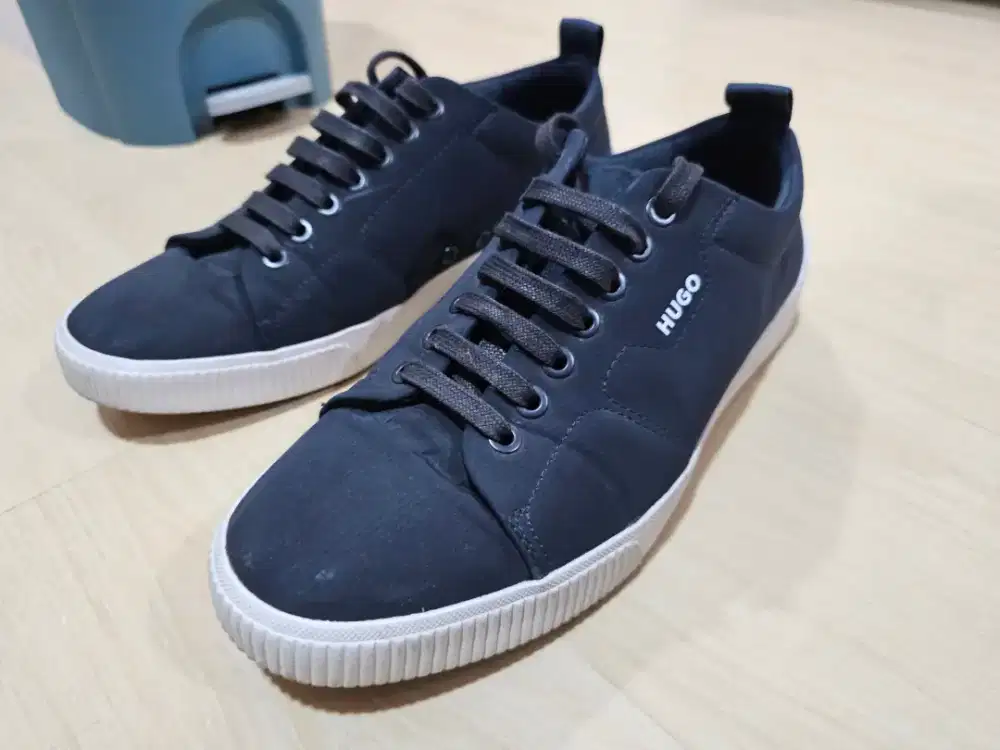 Sepatu canvas hugo boss original size 41