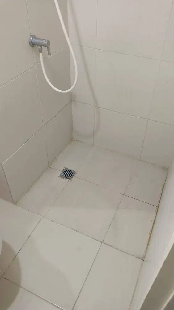 Tukang kramik ahli kamar mandi