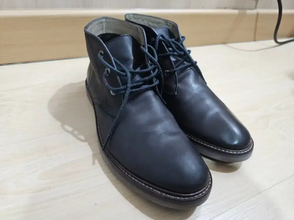 Sepatu lacoste hitam size 42