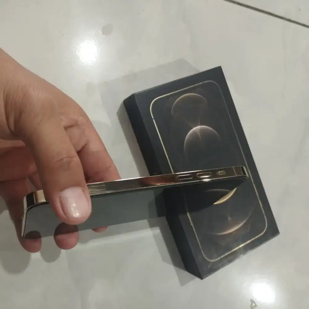 Dijual hp iPhone 12pro 128 gold