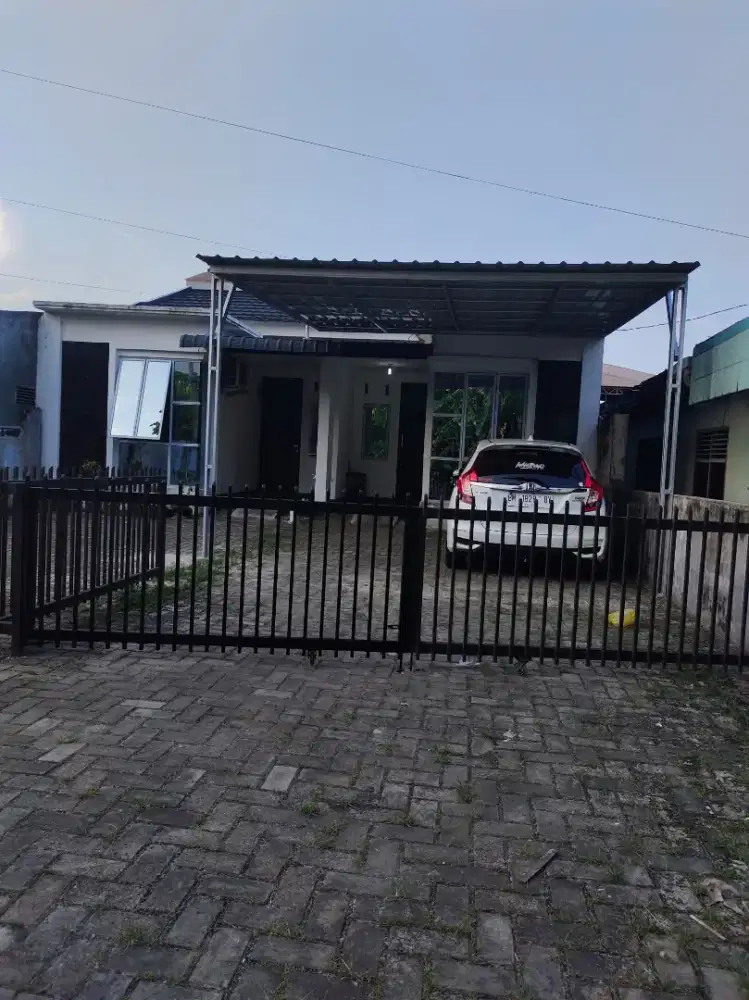 Disewakan rumah di tengah kota lokasi strategis