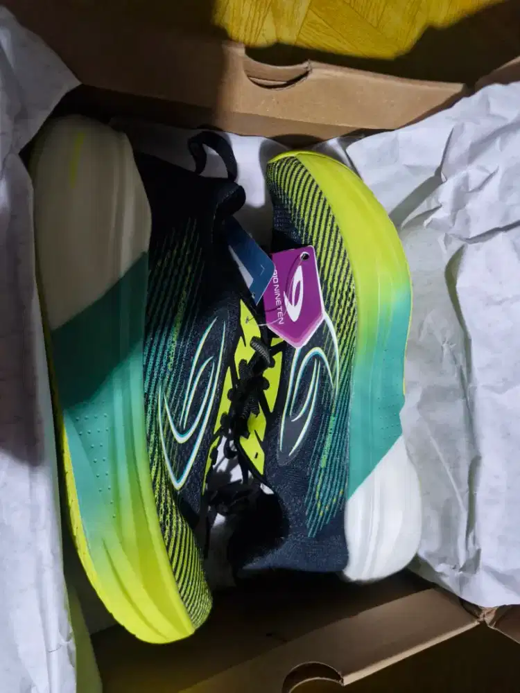 910 nineten aurorun warna hitam hijau