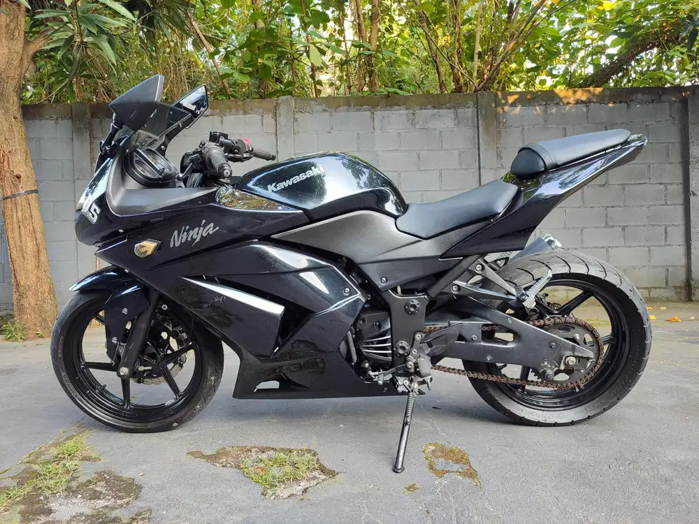 Kawasaki Ninja 250 hitam 2012 istimewa mulus terawat siap pakai...