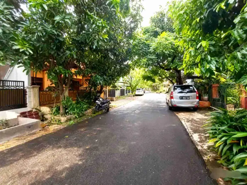 Rumah dalam komplek Asri Pondok Kelapa
