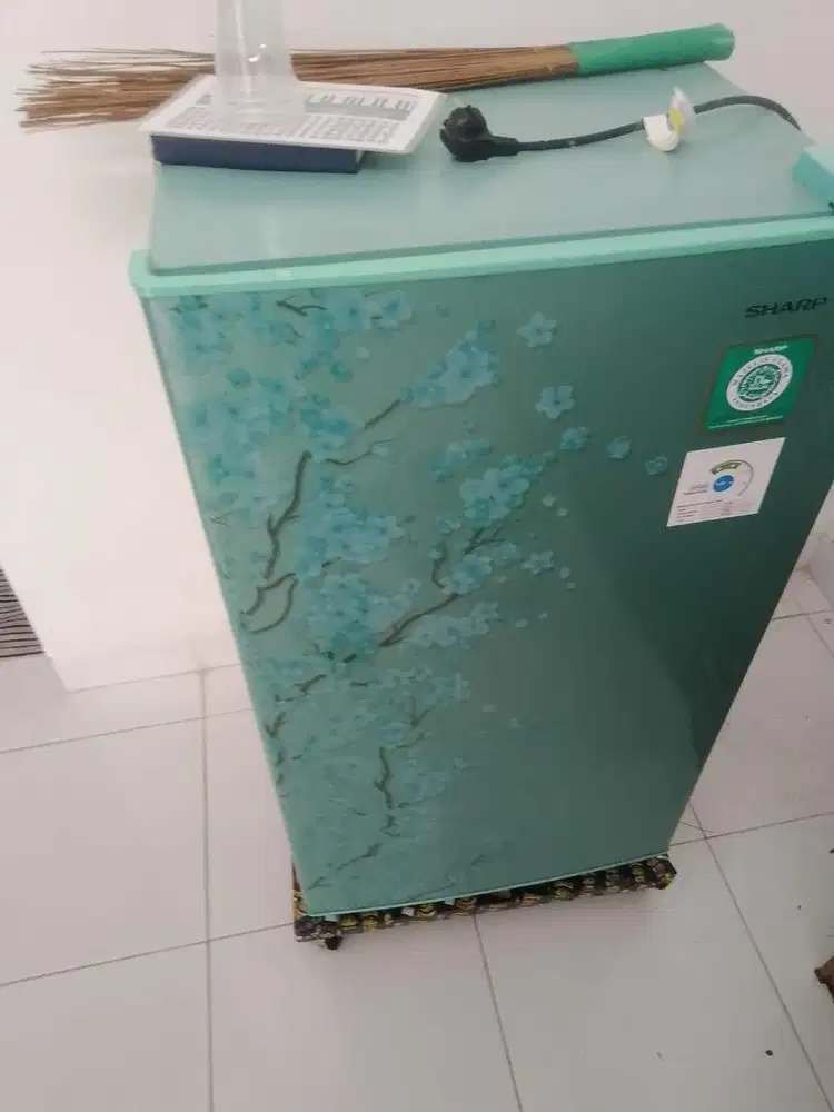 Kulkas bekas masih baru jarang dibpake