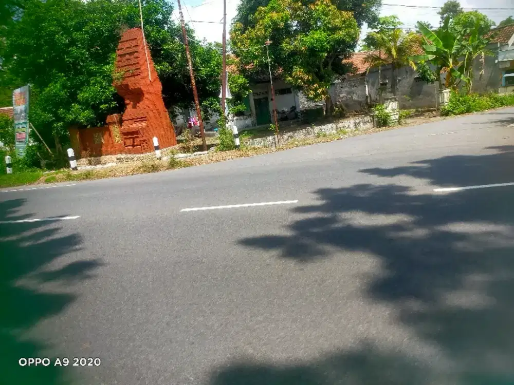 JUAL  MURAH. TANAH    POSISI HOOK  / POJOK PADAT PENDUDUK BAGUS UNTUK INDOMART ,SHOOWROOM ,KANTOR 0JALAN RAYA PROPINSI