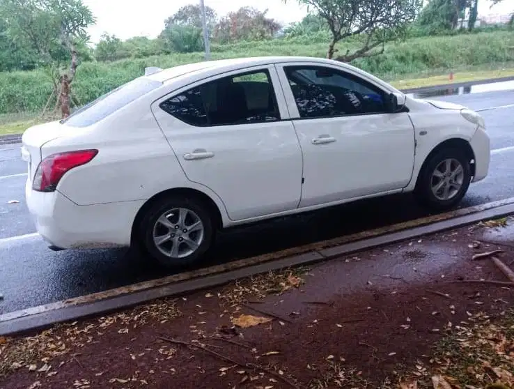 Nissan Almera 2012
