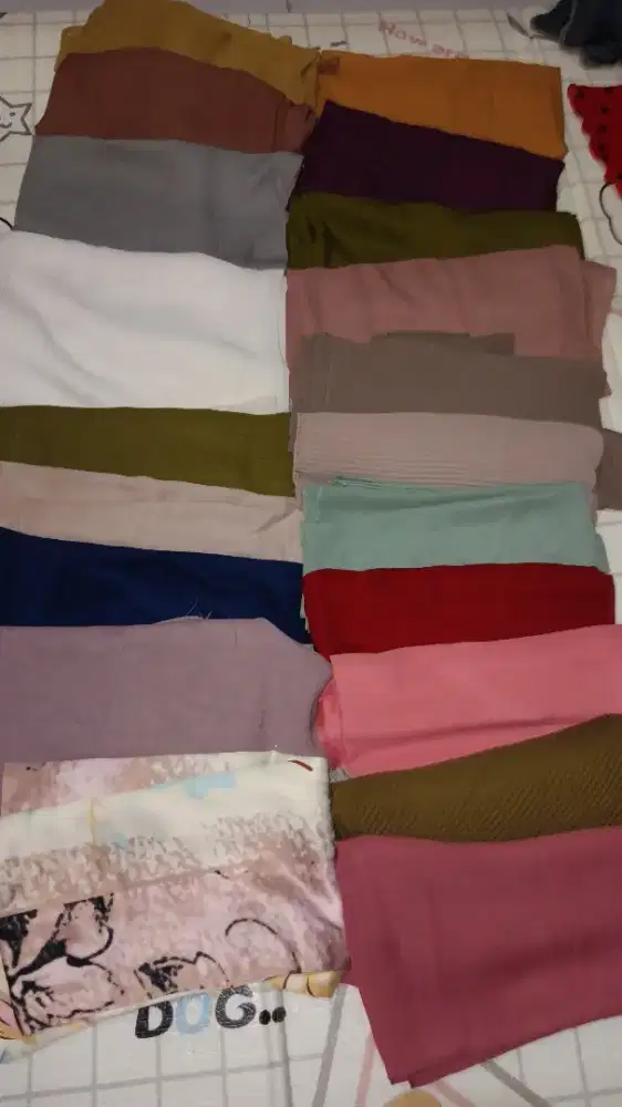 Preloved jilbab segiempat dan pashima 1 pcs 10 ribu