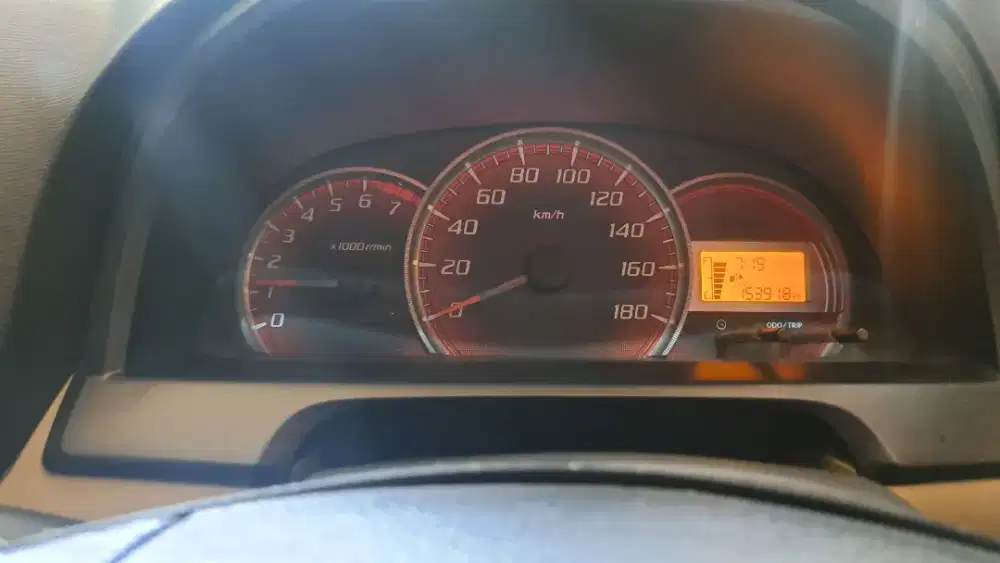 Daihatsu Xenia 2012 Bensin Mobil pribadi