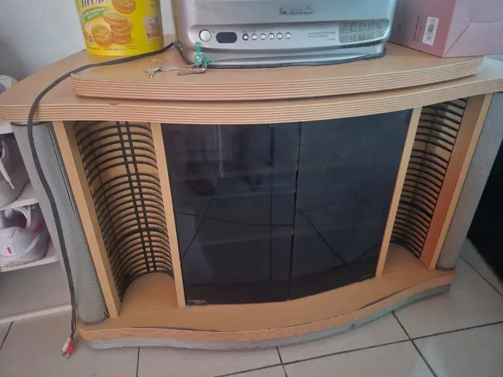 Lemari TV Kondisi bagus