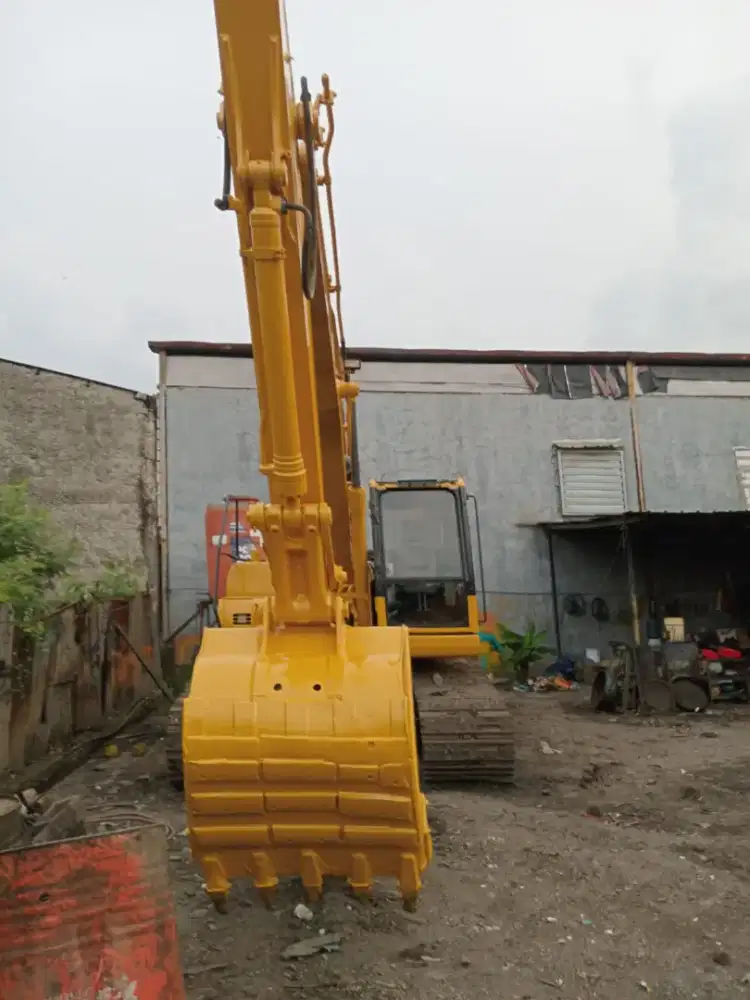 Excavator Komatsu PC200-8M0 th 2018 harga 700jt NEGO