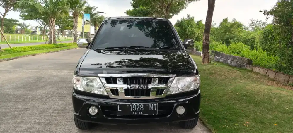 ISUZU PANTHER LS TURBO 2.5 CC MANUAL 2016 HITAM