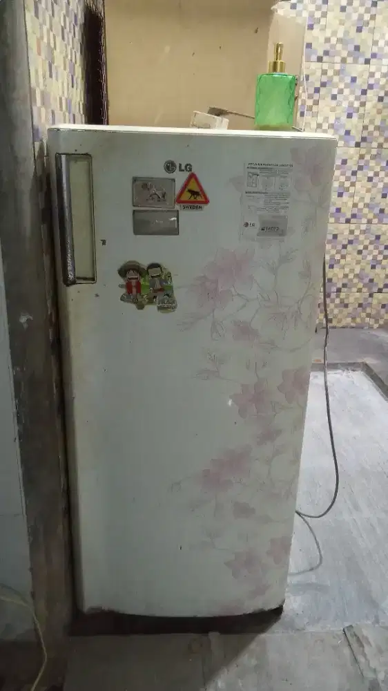 Dijual kulkas bekas merk LG satu pintu