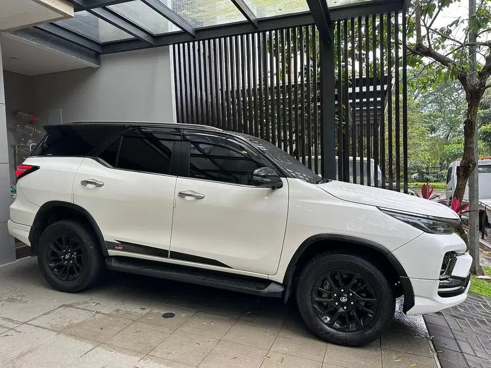 Toyota Fortuner GR Sport 2.8 4x2 Diesel A/T Tahun 2022 Putih