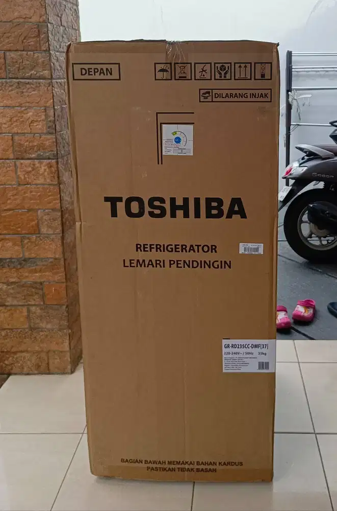 Jual kulkas/refrigerator Toshiba, model GR-RDC235CC-DMF(37),
