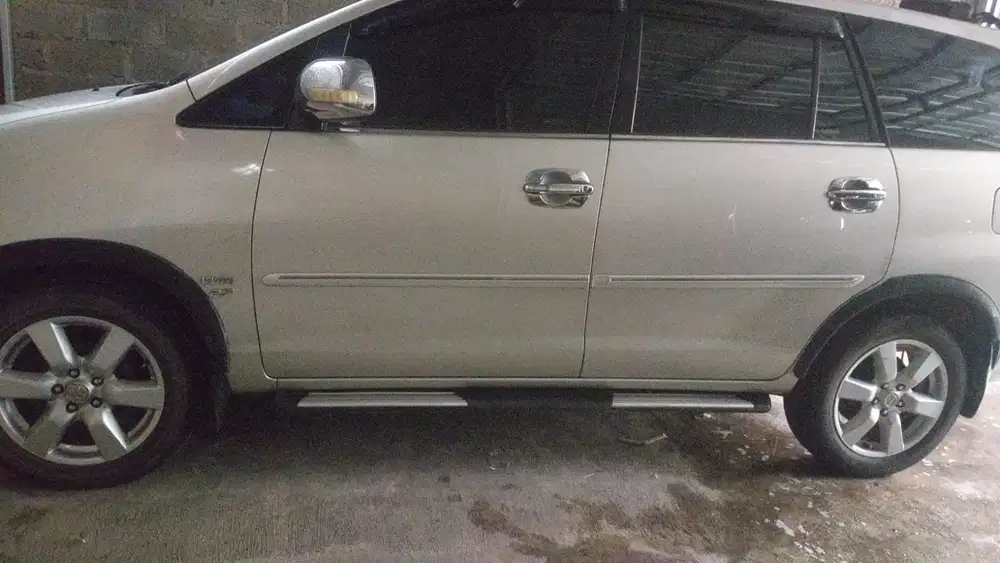 Toyota Kijang Innova 2004 Bensin