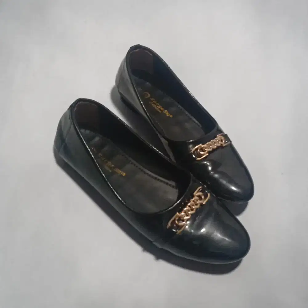 Sepatu pantofel lucu ukuran 38