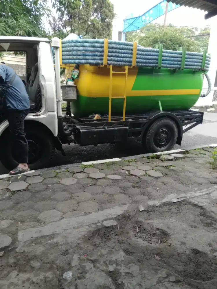 Sedot WC penuh dan mampet