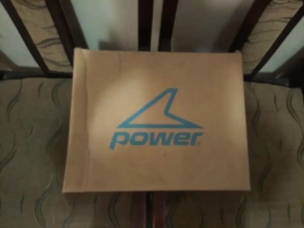 Sepatu jalan jalan/olahraga