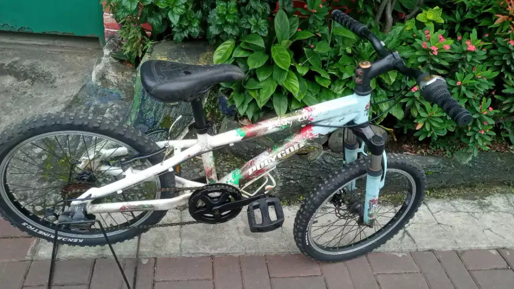 Sepeda polygon distri  20in. Frame aloy 7 speed