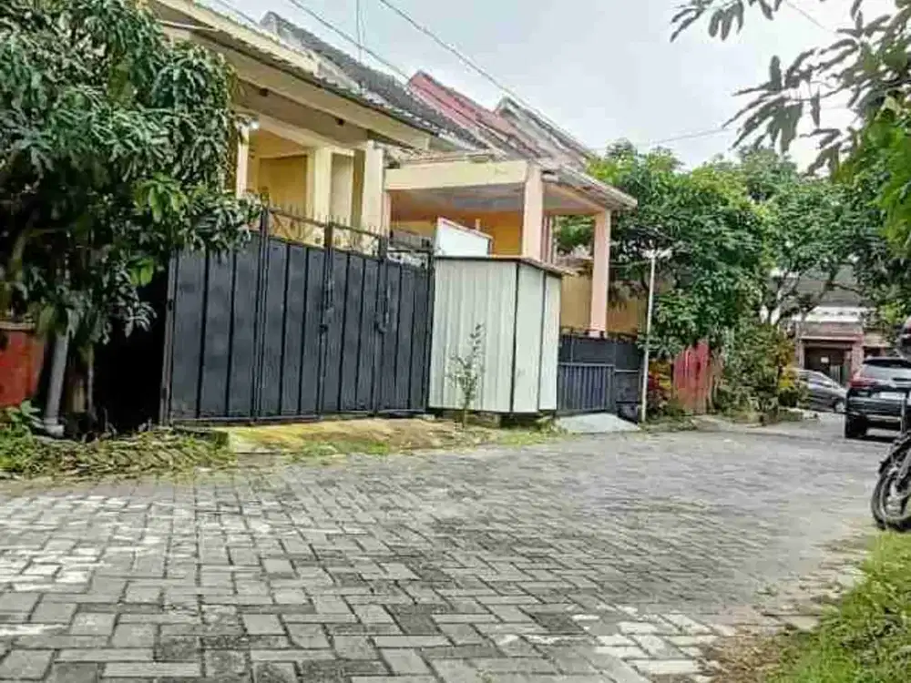 dijual rumah oma campus