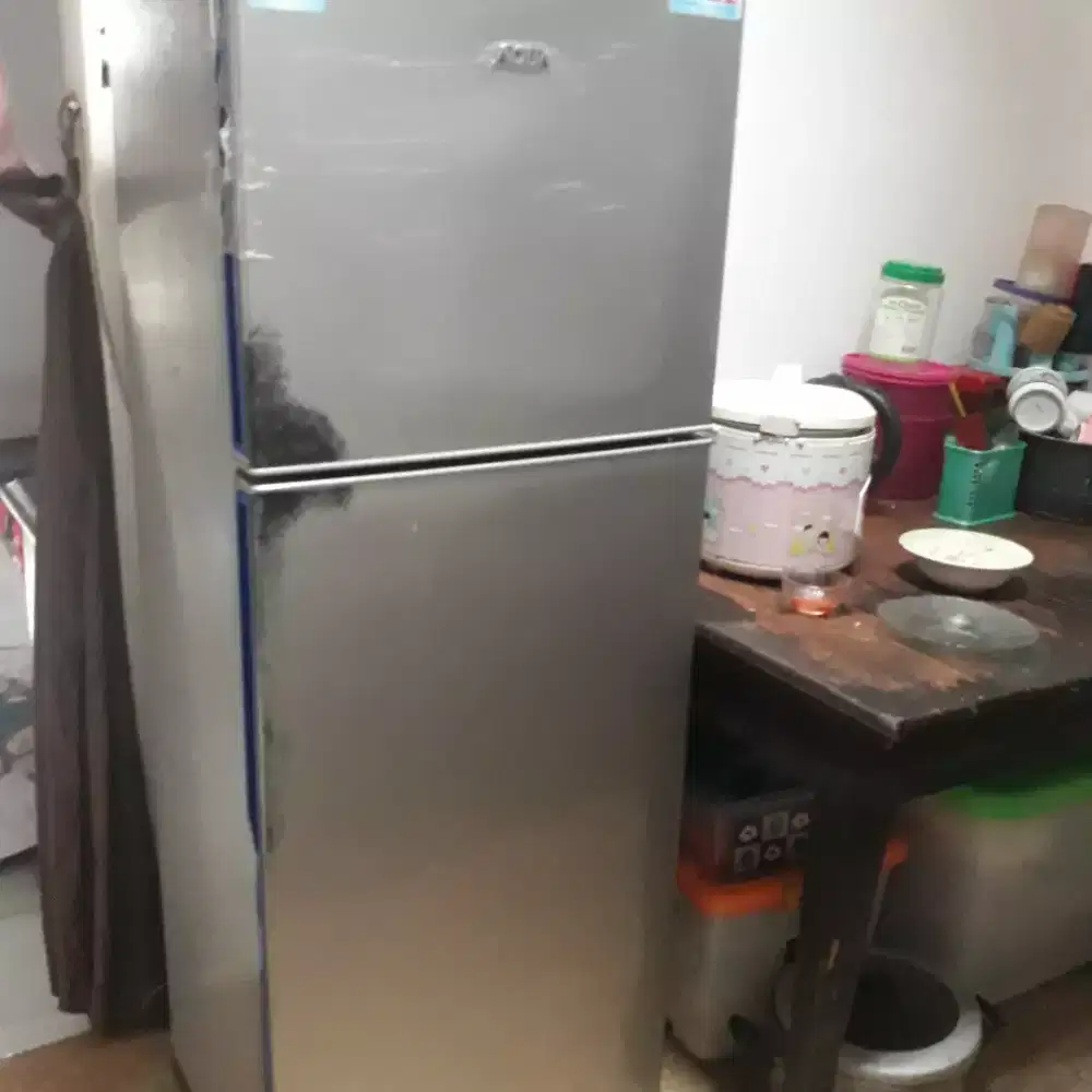 Kulkas 2 pinto merk AQUA