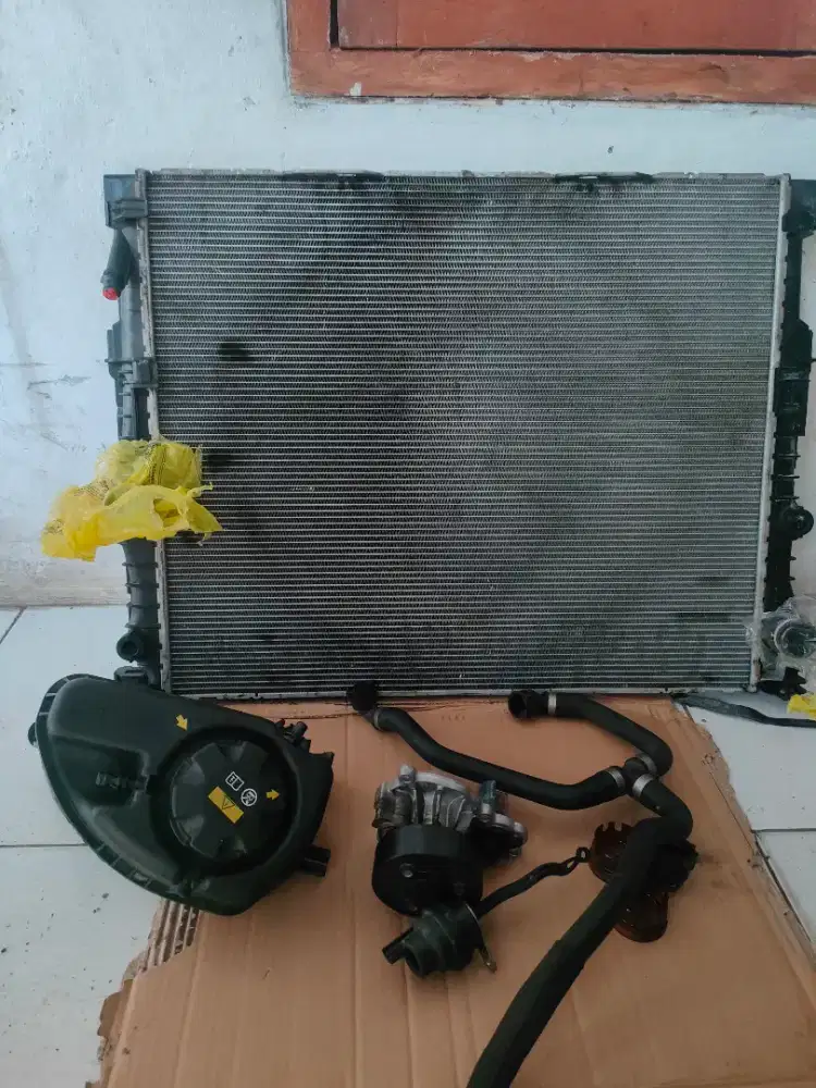 Radiator bekas BMW seri 7 tahun 2019